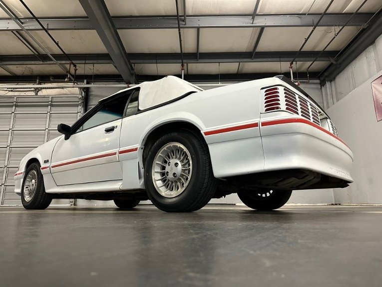 Ford-Mustang-1988-White-Red-1