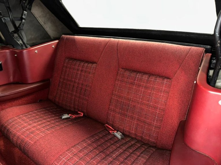 Ford-Mustang-1988-White-Red-15