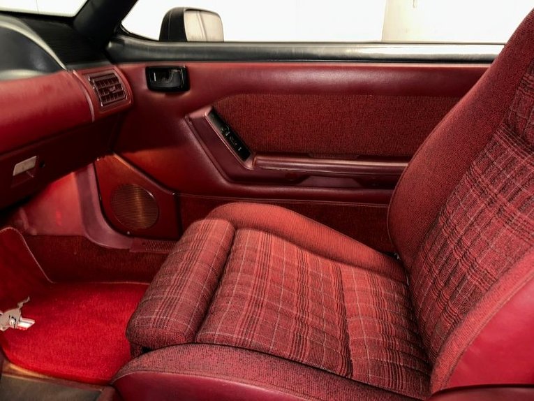 Ford-Mustang-1988-White-Red-24