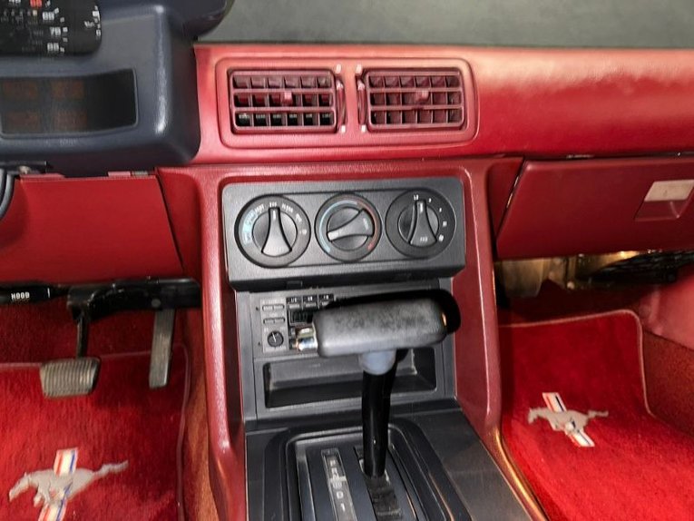 Ford-Mustang-1988-White-Red-25