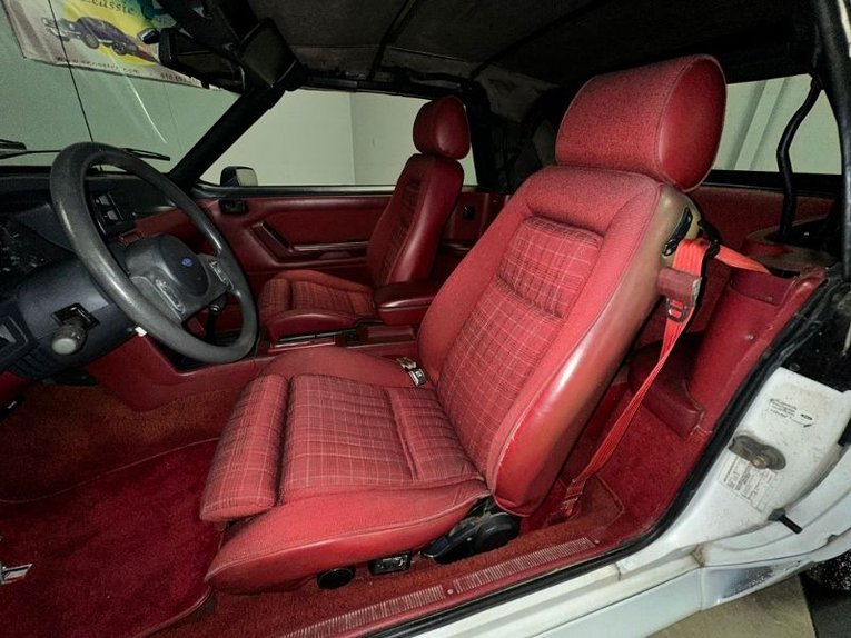 Ford-Mustang-1988-White-Red-28
