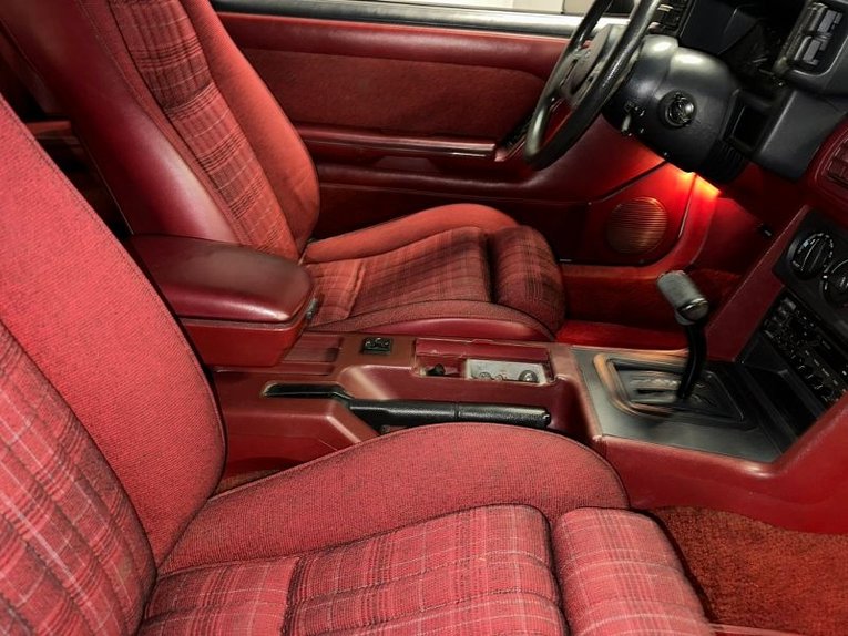 Ford-Mustang-1988-White-Red-29