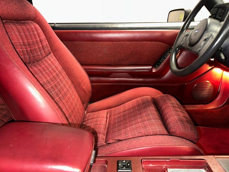 Ford-Mustang-1988-White-Red-30