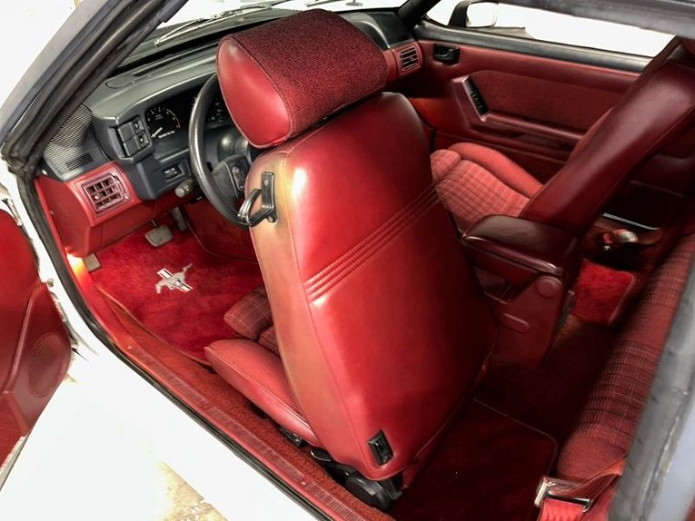 Ford-Mustang-1988-White-Red-31