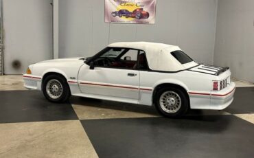 Ford-Mustang-1988-White-Red