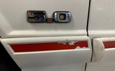 Ford-Mustang-1988-White-Red-4