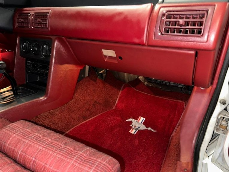 Ford-Mustang-1988-White-Red-9