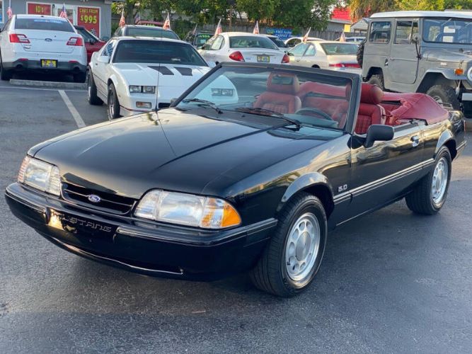 Ford-Mustang-1989-Black-Red-1