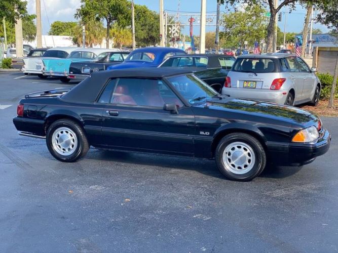 Ford-Mustang-1989-Black-Red-12