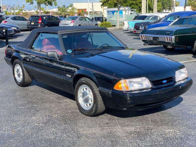 Ford-Mustang-1989-Black-Red-16