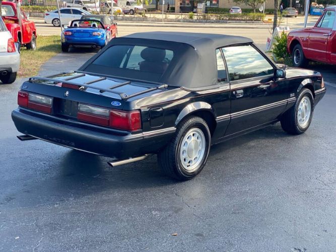 Ford-Mustang-1989-Black-Red-17