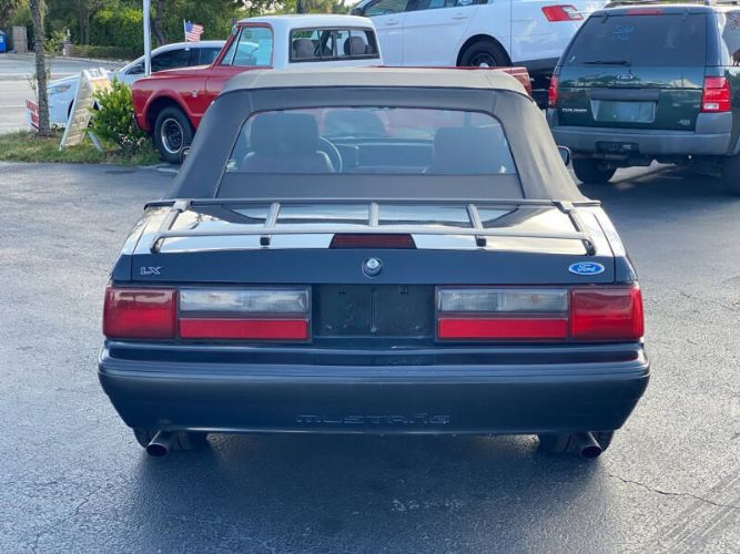 Ford-Mustang-1989-Black-Red-18