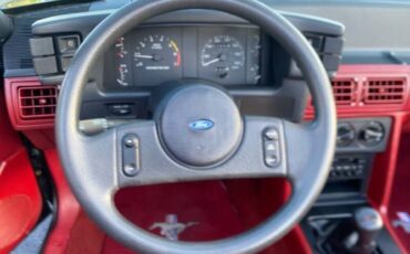Ford-Mustang-1989-Black-Red-2