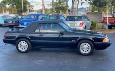 Ford-Mustang-1989-Black-Red