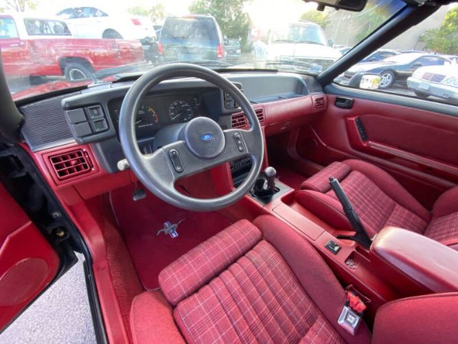 Ford-Mustang-1989-Black-Red-6
