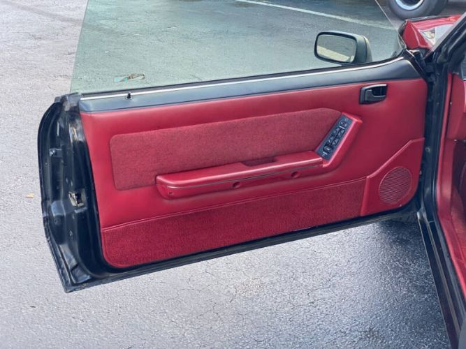 Ford-Mustang-1989-Black-Red-8