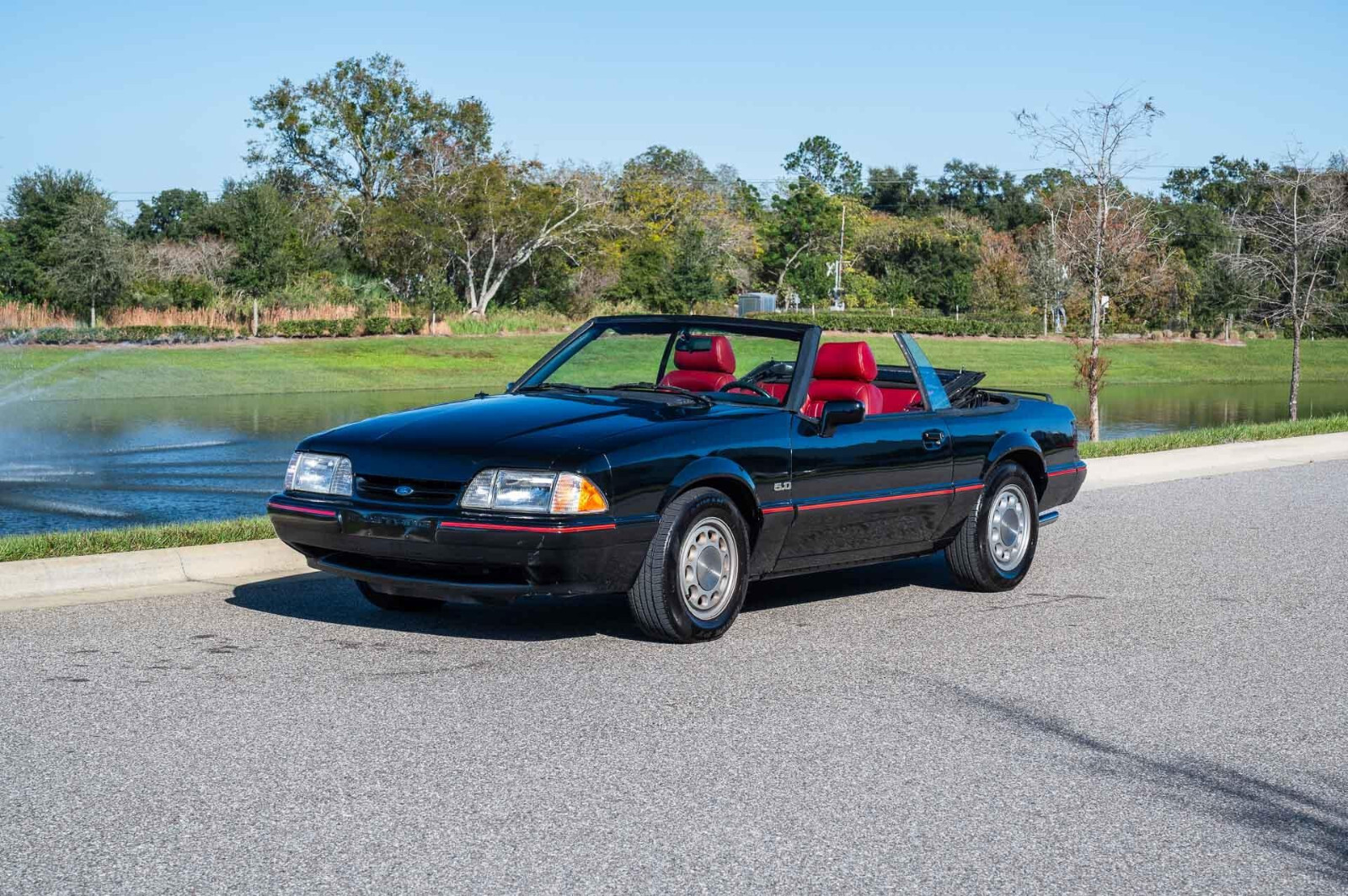 Ford-Mustang-1989-Convertible-1