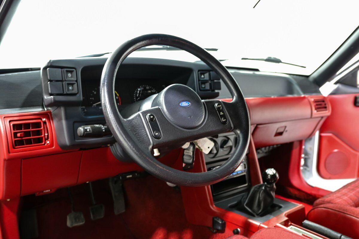 Ford-Mustang-1989-Hatchback-14