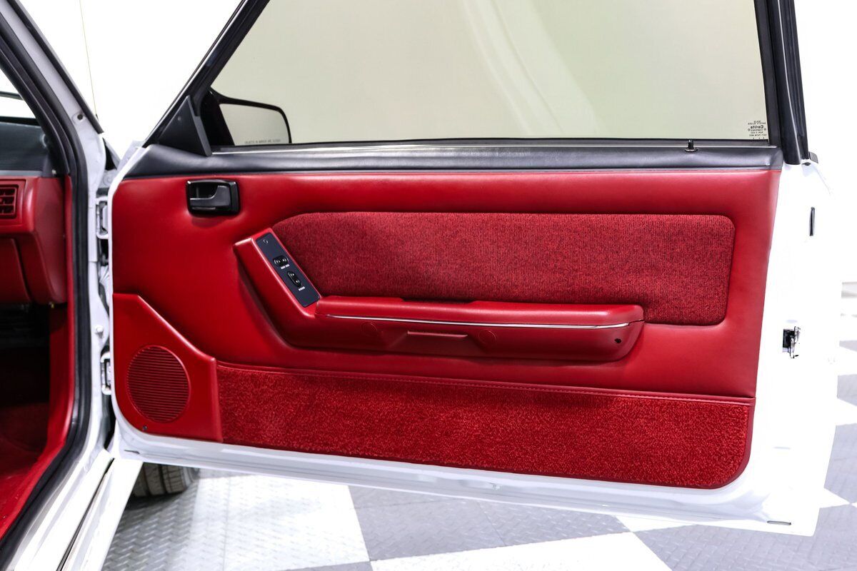 Ford-Mustang-1989-Hatchback-15