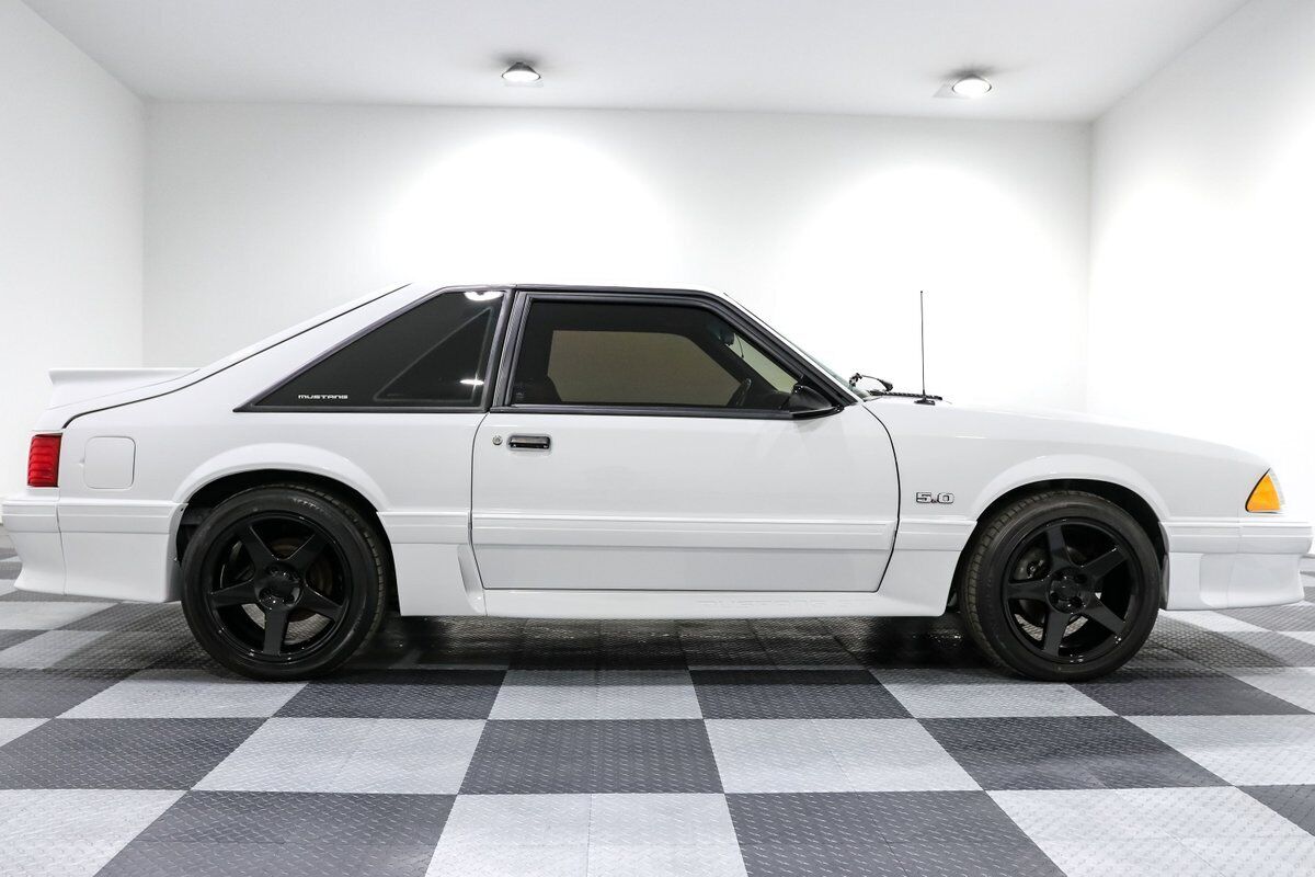 Ford-Mustang-1989-Hatchback-8