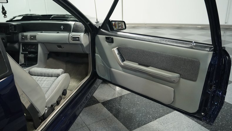 Ford-Mustang-1990-Dark-Blue-Metallic-Graphite-Gray-22
