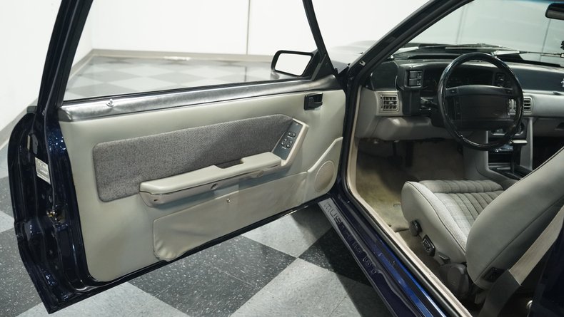 Ford-Mustang-1990-Dark-Blue-Metallic-Graphite-Gray-37