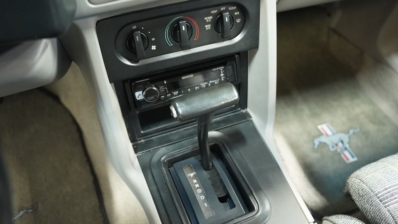 Ford-Mustang-1990-Dark-Blue-Metallic-Graphite-Gray-43