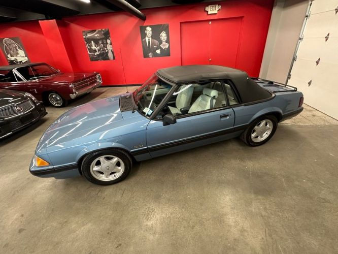 Ford-Mustang-1990-Light-Crystal-Blue-White-Leather-12