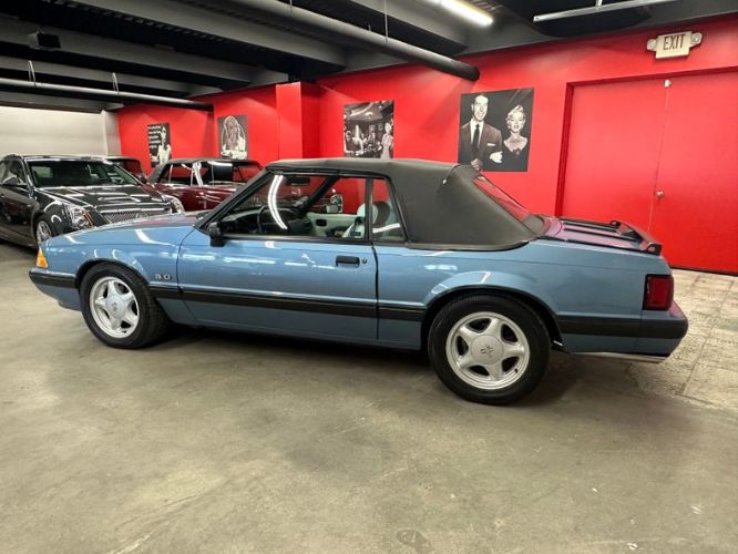 Ford-Mustang-1990-Light-Crystal-Blue-White-Leather-13