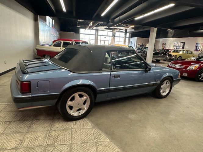 Ford-Mustang-1990-Light-Crystal-Blue-White-Leather-15