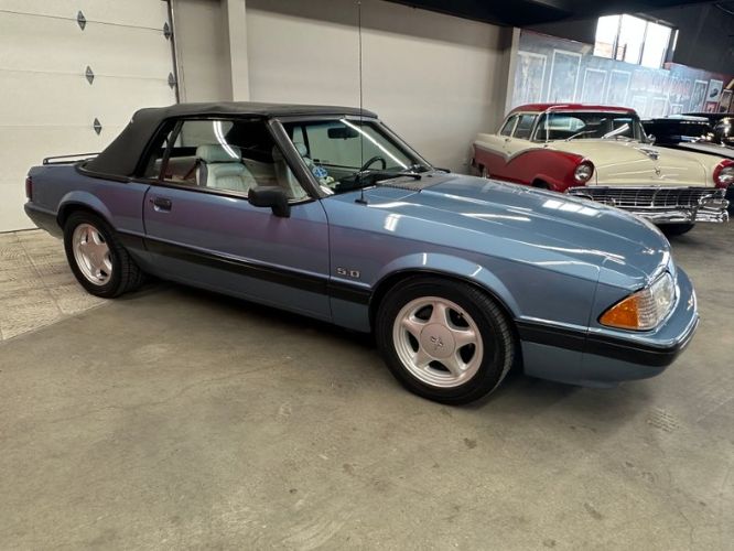 Ford-Mustang-1990-Light-Crystal-Blue-White-Leather-18