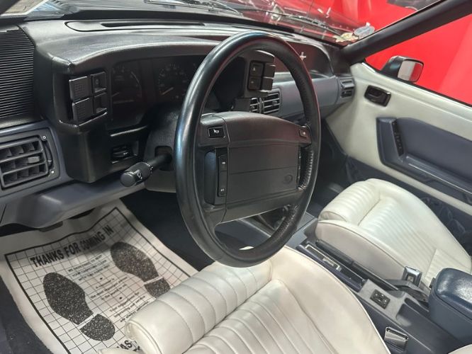 Ford-Mustang-1990-Light-Crystal-Blue-White-Leather-2