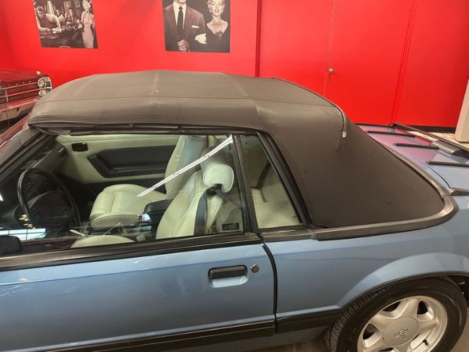 Ford-Mustang-1990-Light-Crystal-Blue-White-Leather-23