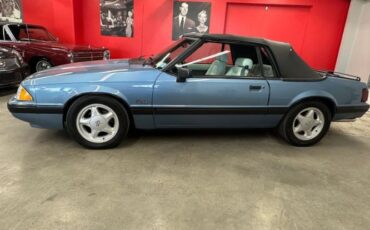 Ford-Mustang-1990-Light-Crystal-Blue-White-Leather-4