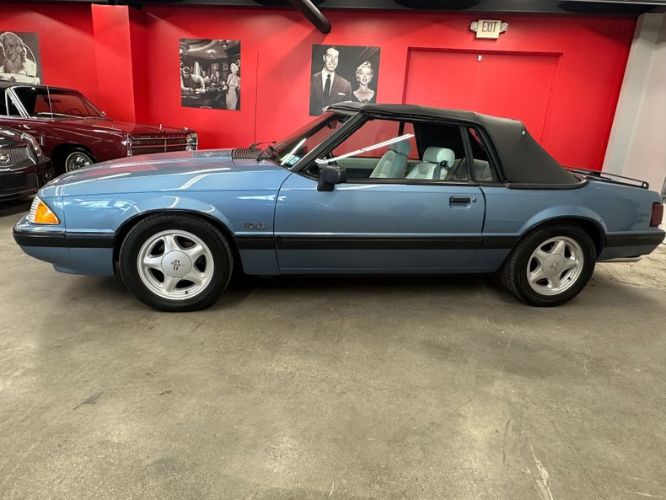 Ford-Mustang-1990-Light-Crystal-Blue-White-Leather-4