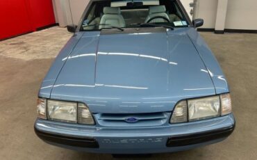 Ford-Mustang-1990-Light-Crystal-Blue-White-Leather-5