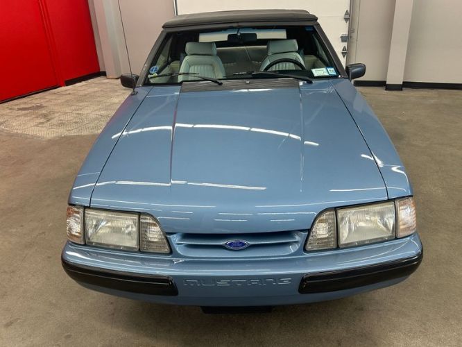 Ford-Mustang-1990-Light-Crystal-Blue-White-Leather-5