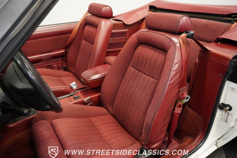 Ford-Mustang-1990-Wimbledon-White-Red-18