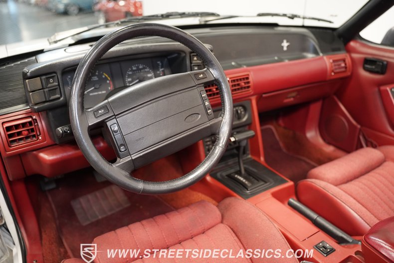 Ford-Mustang-1990-Wimbledon-White-Red-2