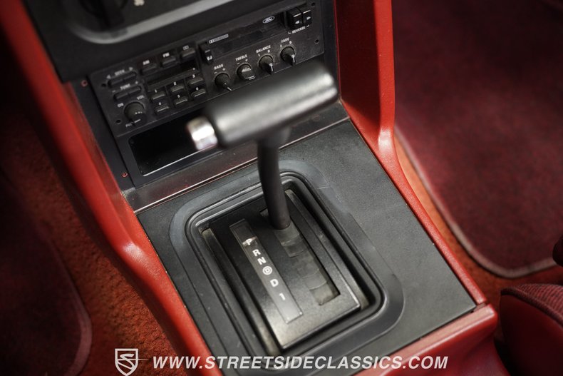 Ford-Mustang-1990-Wimbledon-White-Red-29