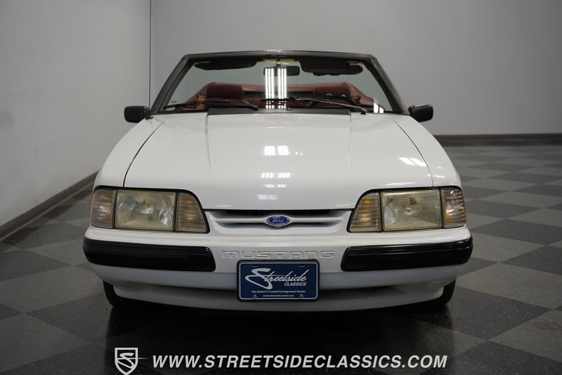 Ford-Mustang-1990-Wimbledon-White-Red-35
