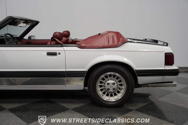 Ford-Mustang-1990-Wimbledon-White-Red-41