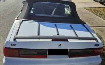 Ford-Mustang-1991-WhiteBlack-top-Beige-1
