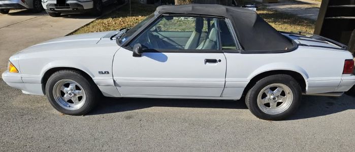 Ford-Mustang-1991-WhiteBlack-top-Beige-4