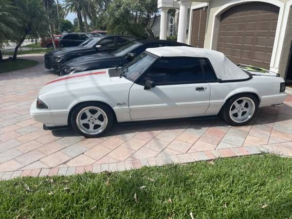 Ford-Mustang-1992-White-Burgundy-5