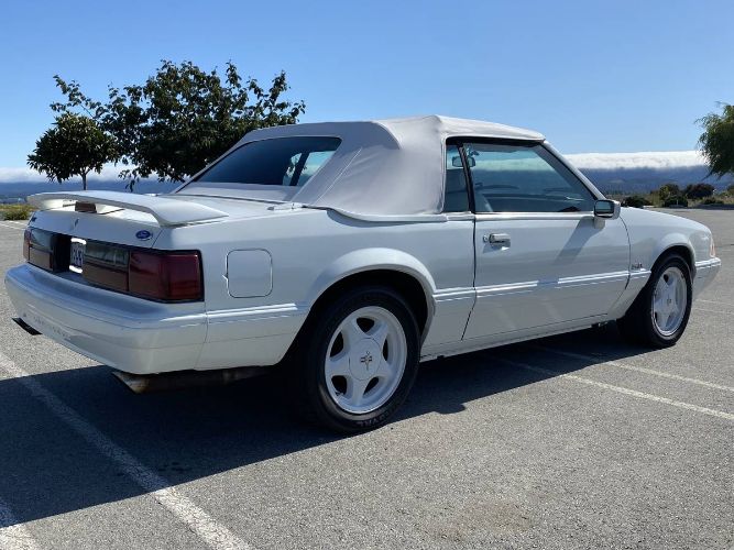 Ford-Mustang-1993-1