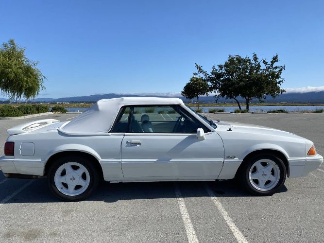 Ford-Mustang-1993-12