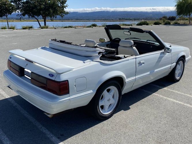 Ford-Mustang-1993-2