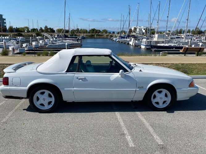 Ford-Mustang-1993-4