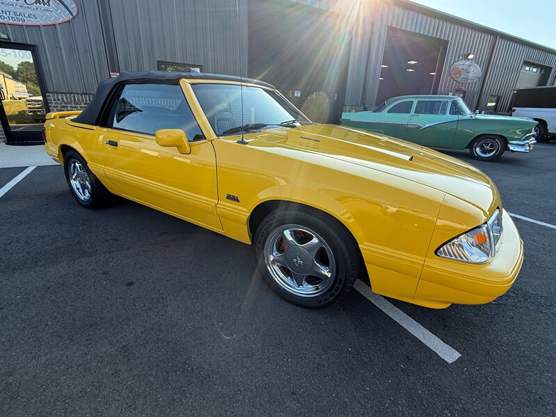 Ford-Mustang-1993-Black-Black-23